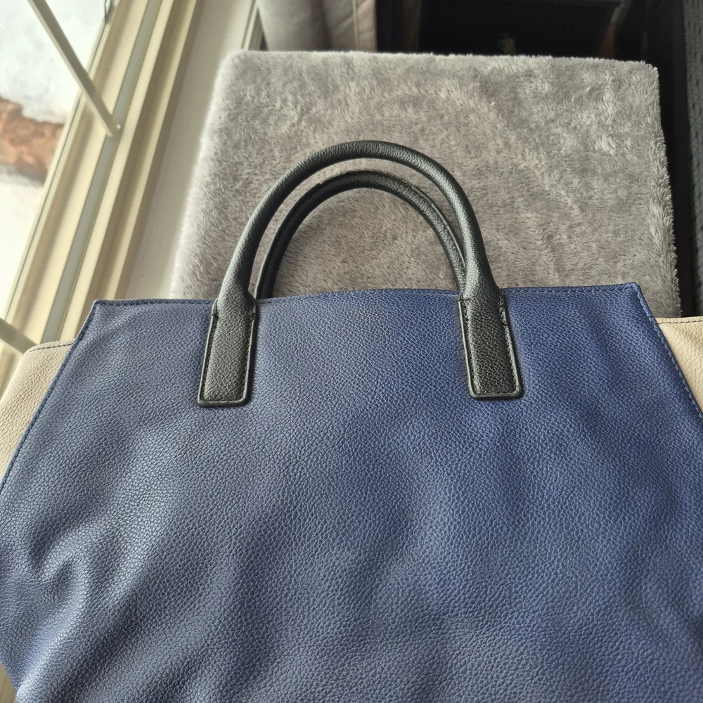 GUESS Blue and Cream Women's Wallet - Picture 12 of 12